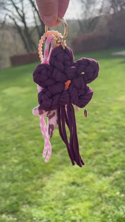 Le gri-gri fleur crochetée bordeaux