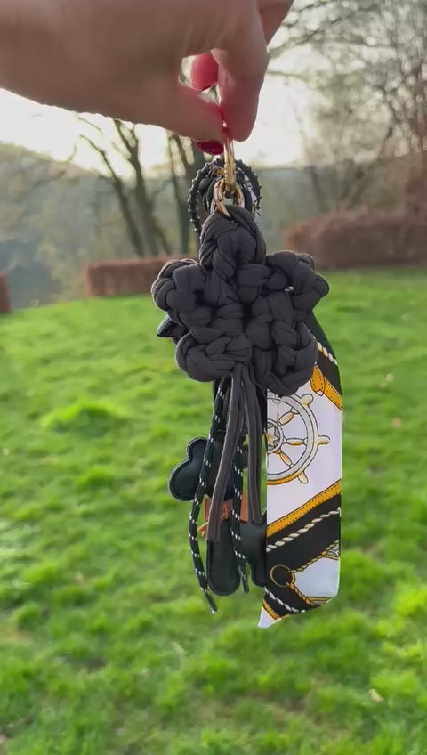 Le gri-gri fleur crochetée noire