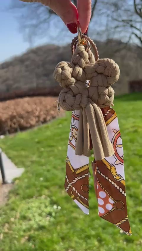Le gri-gri fleur crochetée beige